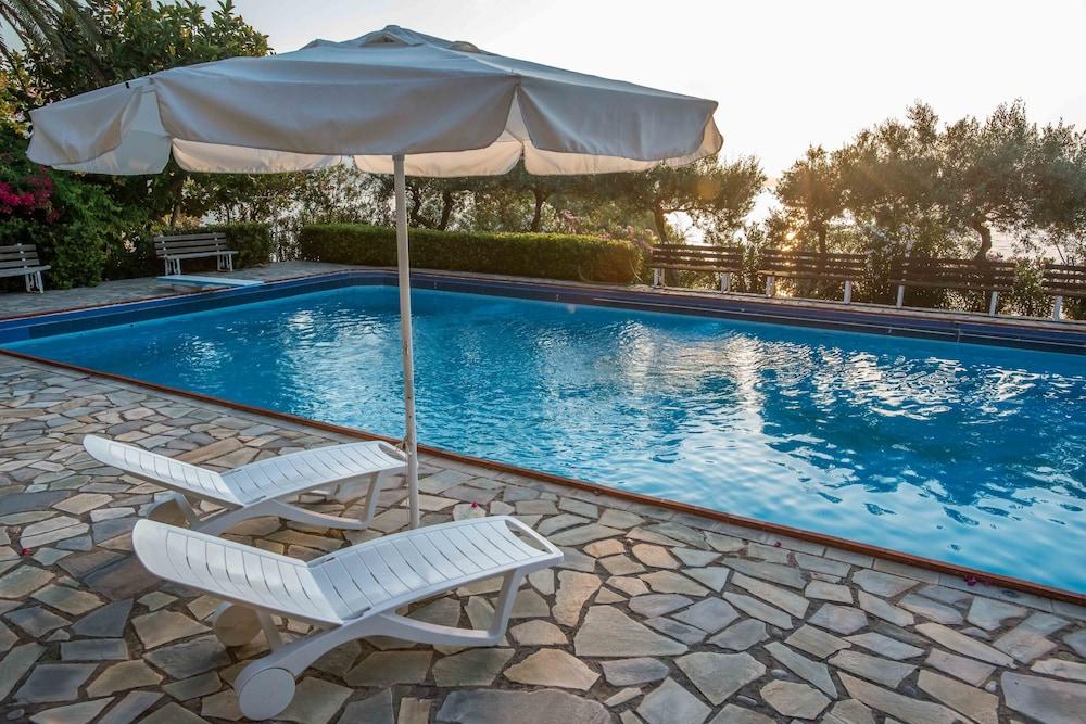 Douka Sea Front Residencies Apartman Monemvasziá Kültér fotó